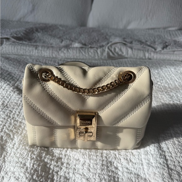 Aldo Ivory Quilted Bag with Gold Chain - Picture 1 of 4
